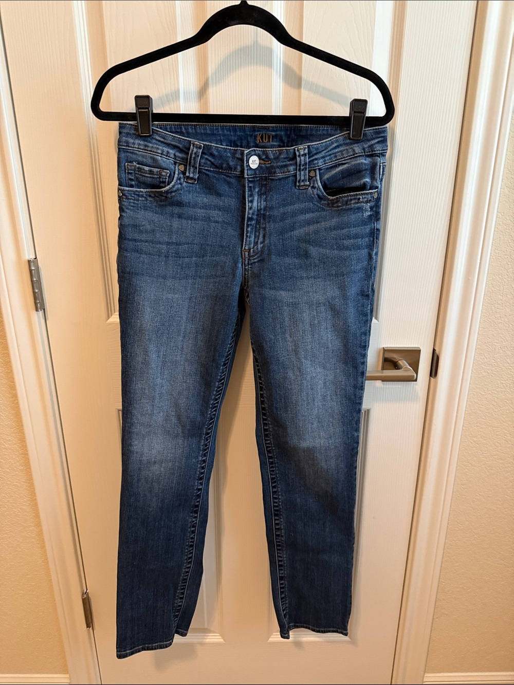 Kut from the Kloth Mid-Rise Straight Leg Jeans in Blue Wash